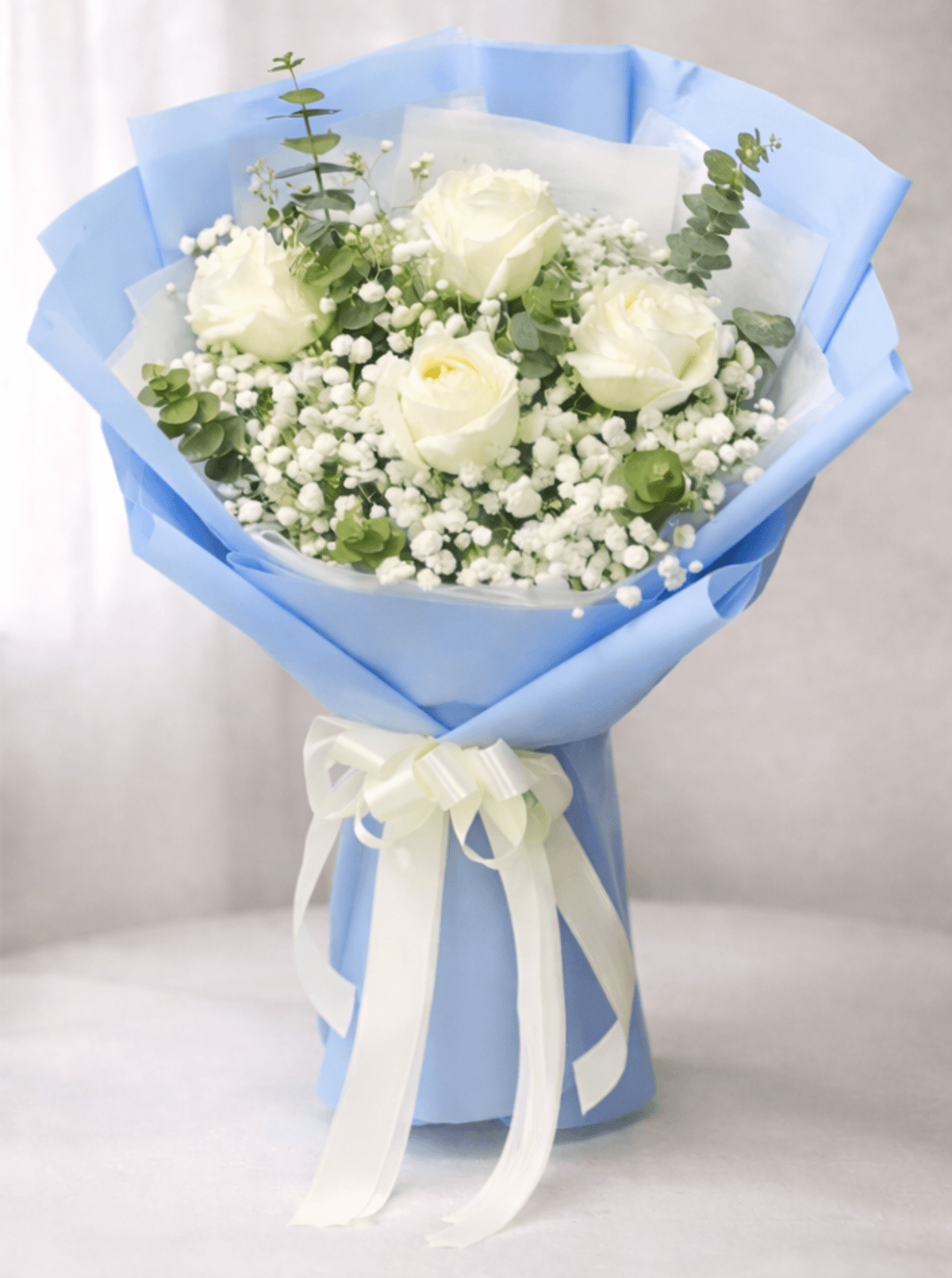 A classic bouquet made with fresh roses, soft filler flowers, and seasonal greenery for a clean and elegant look. Wrapped with premium paper and finished with a ribbon, it’s a timeless choice for birthdays, anniversaries, congratulations, or simply to show you care.
