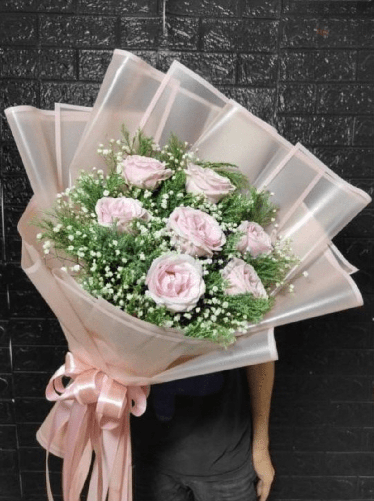 A rustic-style bouquet featuring fresh roses, abundant greenery, and delicate filler flowers for a natural, garden-inspired look. Wrapped in textured paper for a warm, handmade feel and finished with a ribbon. A perfect choice for romantic moments, birthdays, anniversaries, or meaningful congratulations.