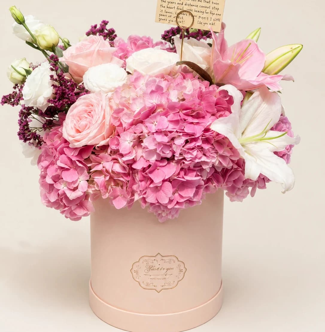 Elegant Mixed Lilies and Roses Bouquet Box